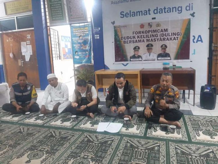 Kapolsek Bukit Raya Bersama Forkopimcam Bukit Raya dan Masyarakat Laksanakan Program 